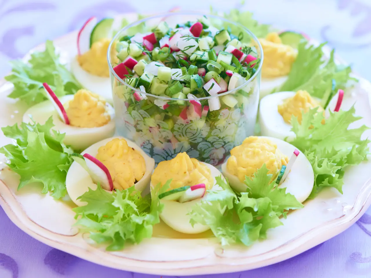 Boiled Eggs & Salad: A Perfect Healthy Breakfast Choice